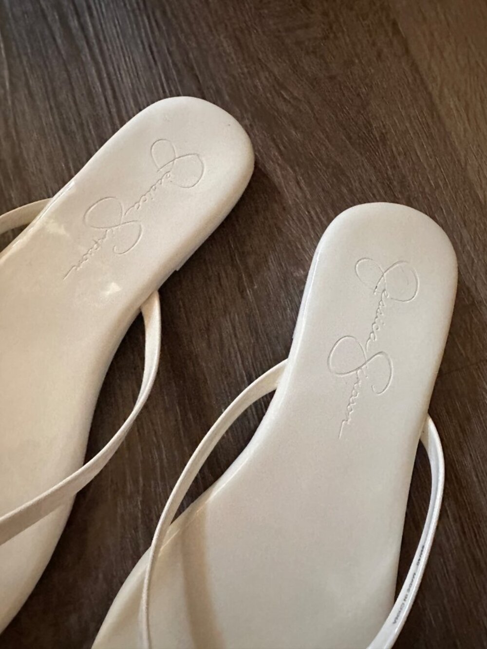 Jessica Simpson White thin flip flops size 9 - Picture 2 of 5